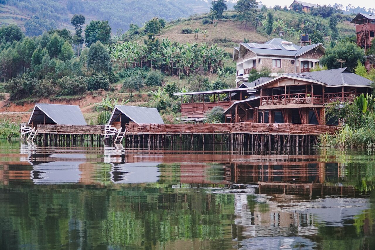 You are currently viewing Lake Bunyonyi Rock Resort